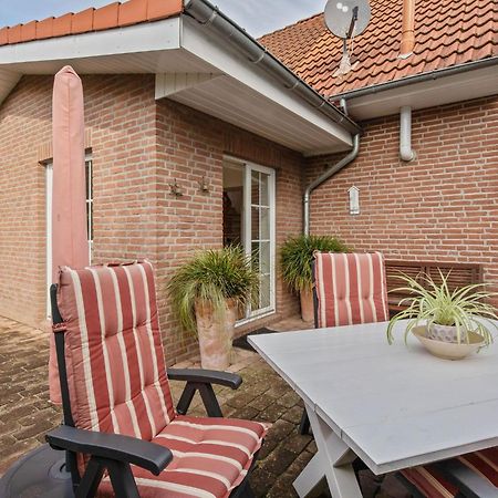 Enticing Holiday Home In Oldenburg With Garden Near Sea Dannau Εξωτερικό φωτογραφία